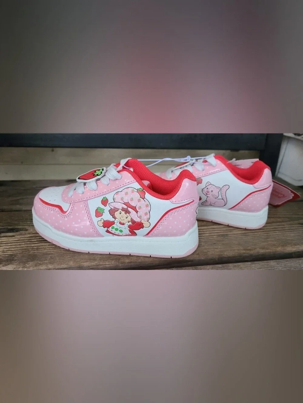STRAWBERRY SHORTCAKE SZ 11C NWT WHITE PINK STRAWBERRY  SHORTCAKE sneakers